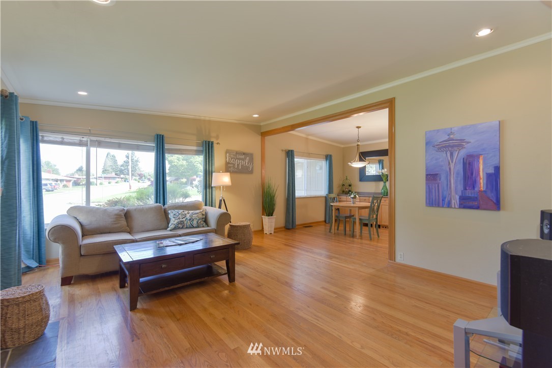 3009 Northeast 8th Street Renton, WA 98056 - Photo 3 of 25