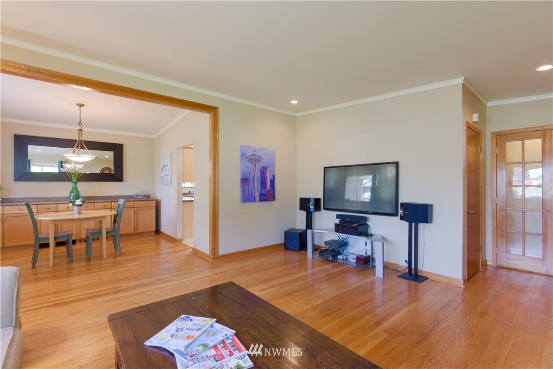3009 Northeast 8th Street Renton, WA 98056 - Photo 4 of 25