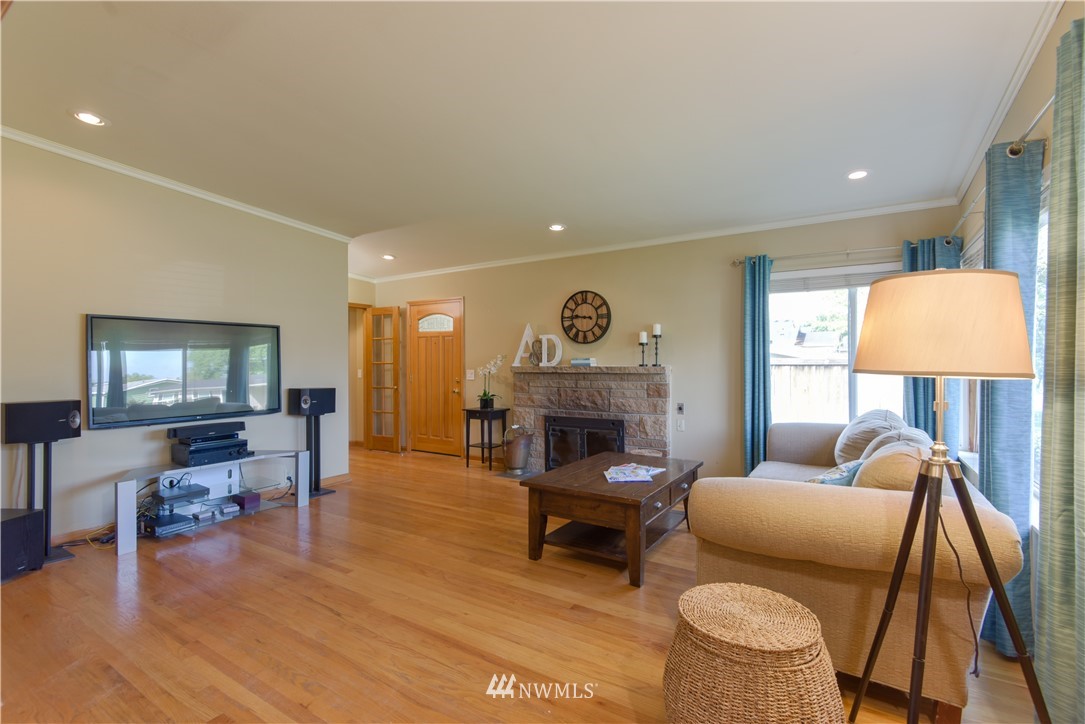 3009 Northeast 8th Street Renton, WA 98056 - Photo 5 of 25