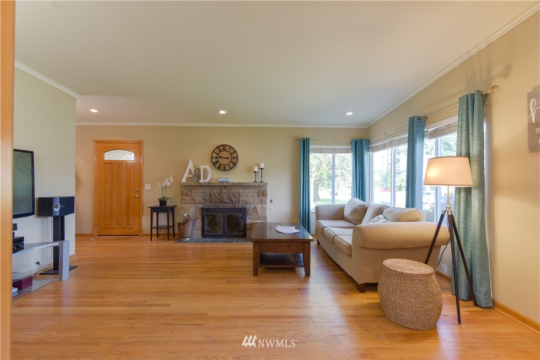 3009 Northeast 8th Street Renton, WA 98056 - Photo 6 of 25