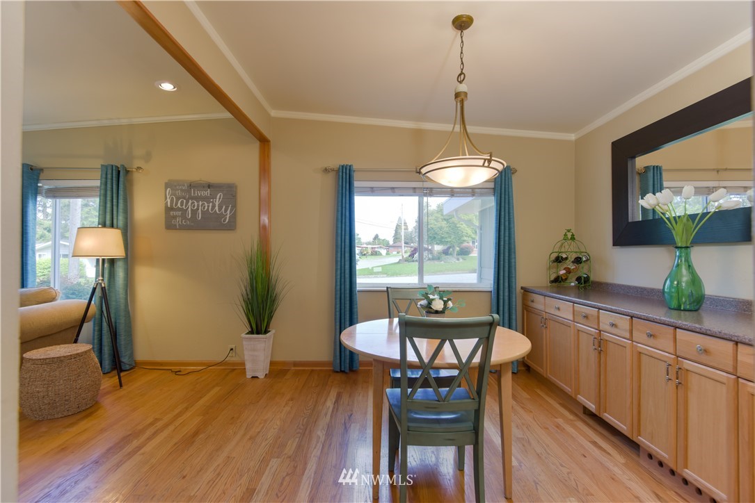 3009 Northeast 8th Street Renton, WA 98056 - Photo 8 of 25