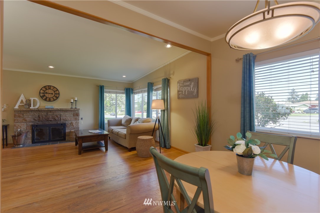 3009 Northeast 8th Street Renton, WA 98056 - Photo 9 of 25