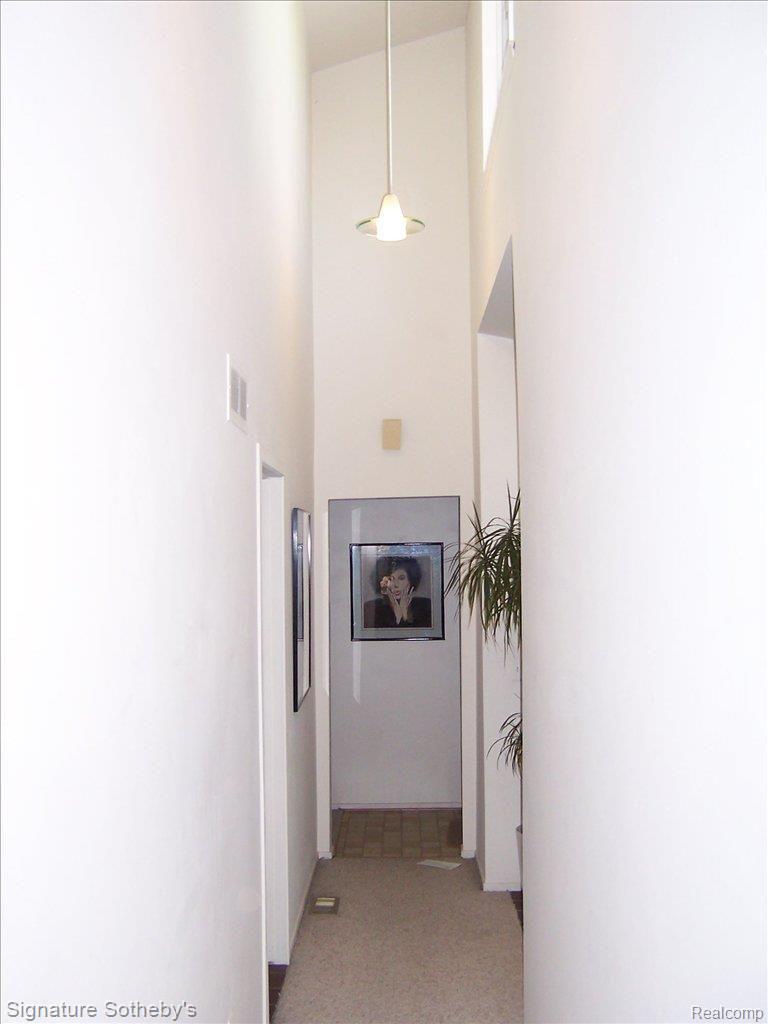 2348 Devonshire Road Bloomfield Hills, MI 48302 - Photo 11 of 11 Hallway