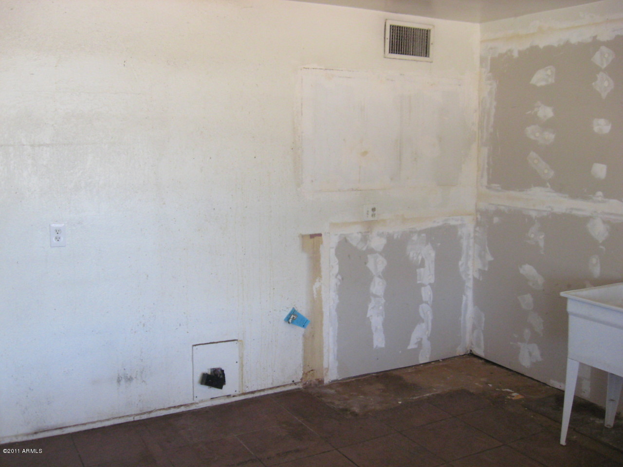 3319 West Ocotillo Road Phoenix, AZ 85017 - Photo 5 of 12 Kitchen