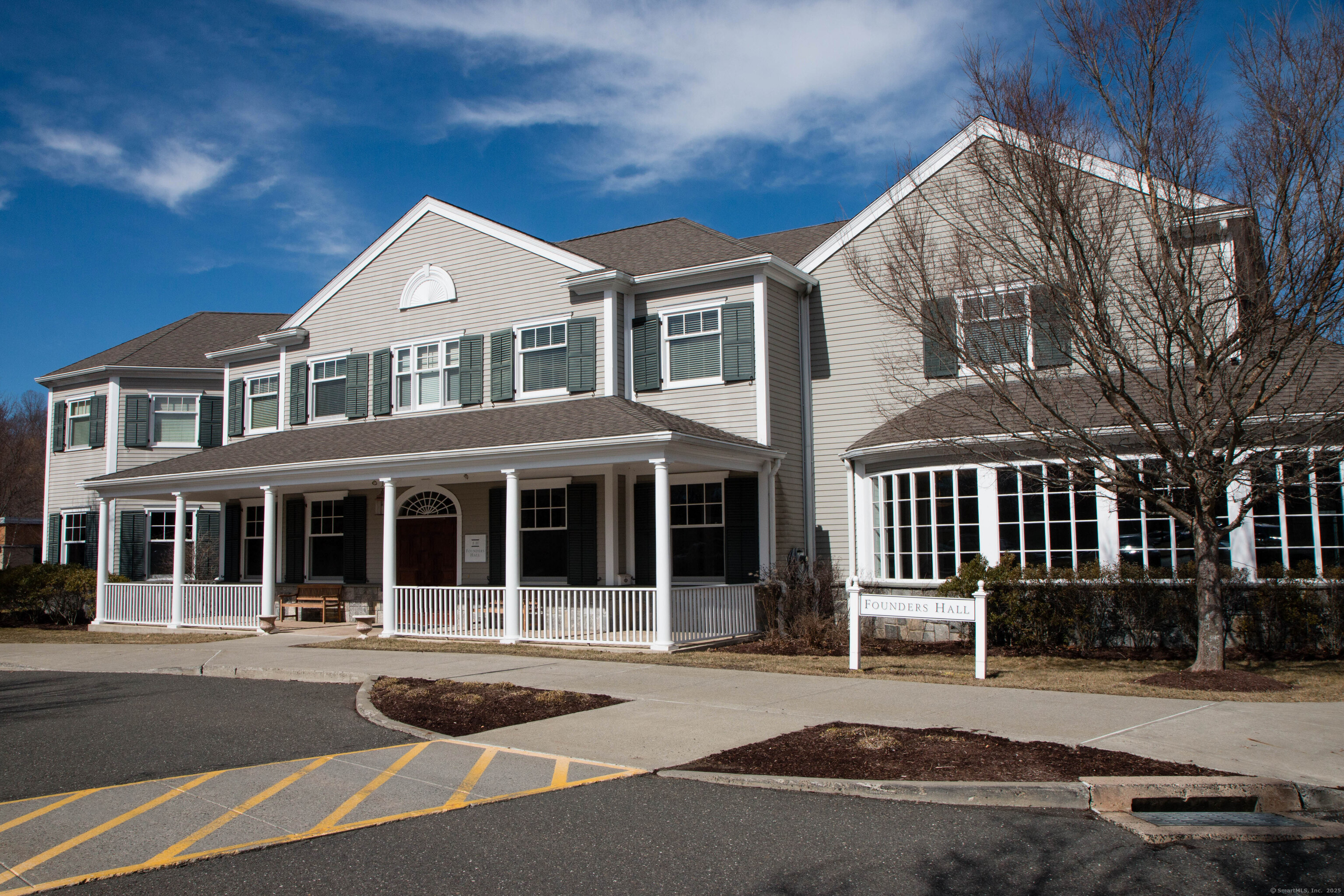 77 Sunset Lane, Unit 223 Ridgefield, CT 06877 - Photo 35 of 38 front view of a house with a yard