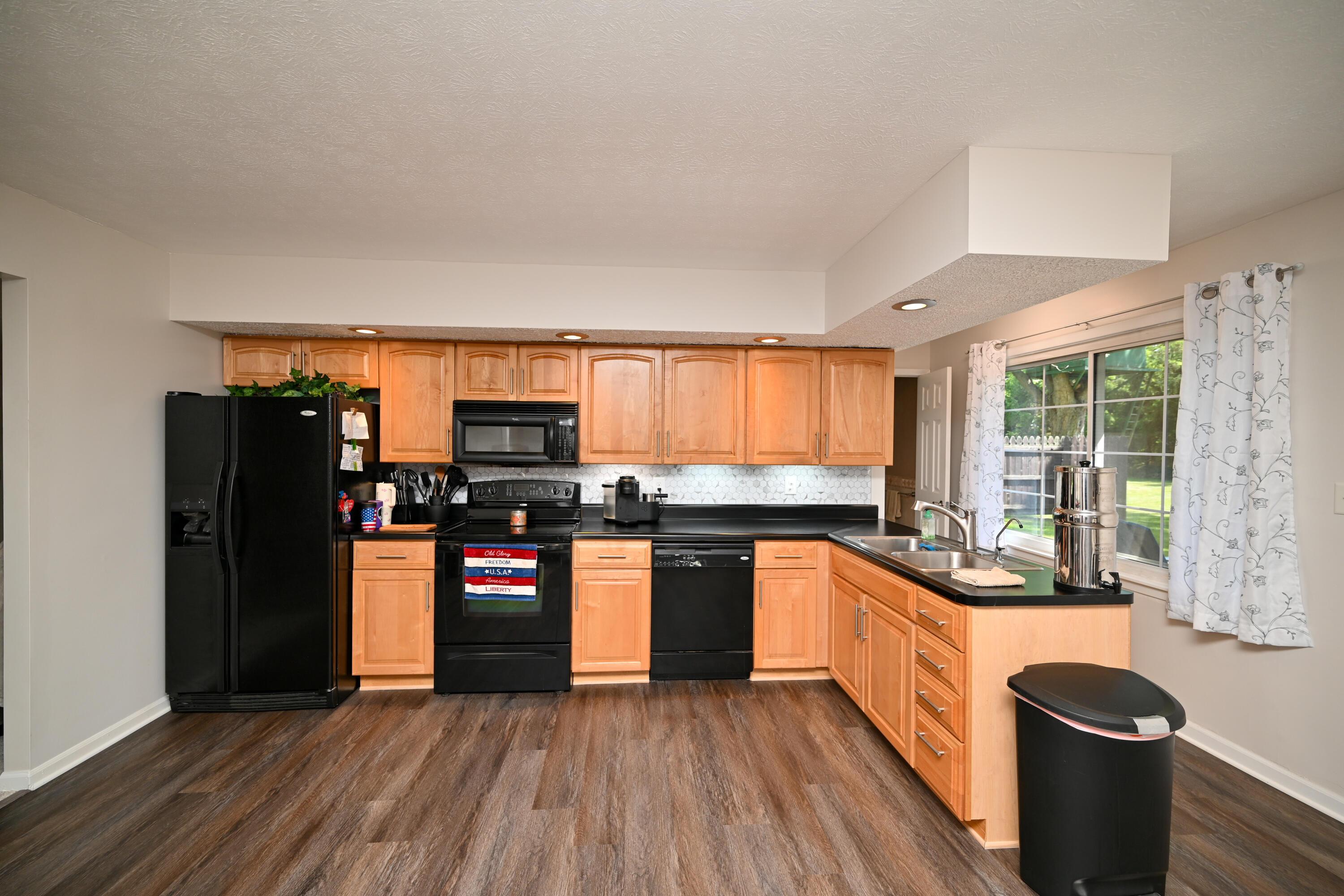 1004 Adare Road Marion, OH 43302 - Photo 5 of 48 DSC_3311