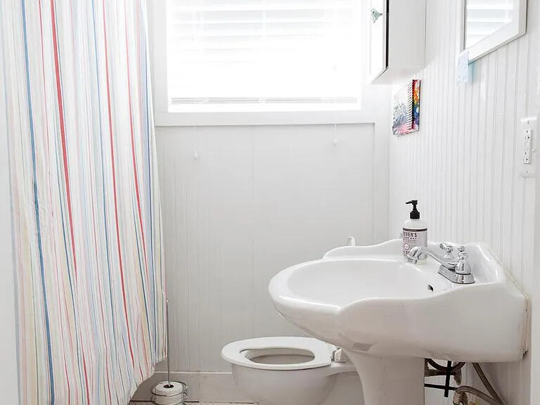 2061 Medway Road Charleston, SC 29412 - Photo 21 of 29 Bathroom 2