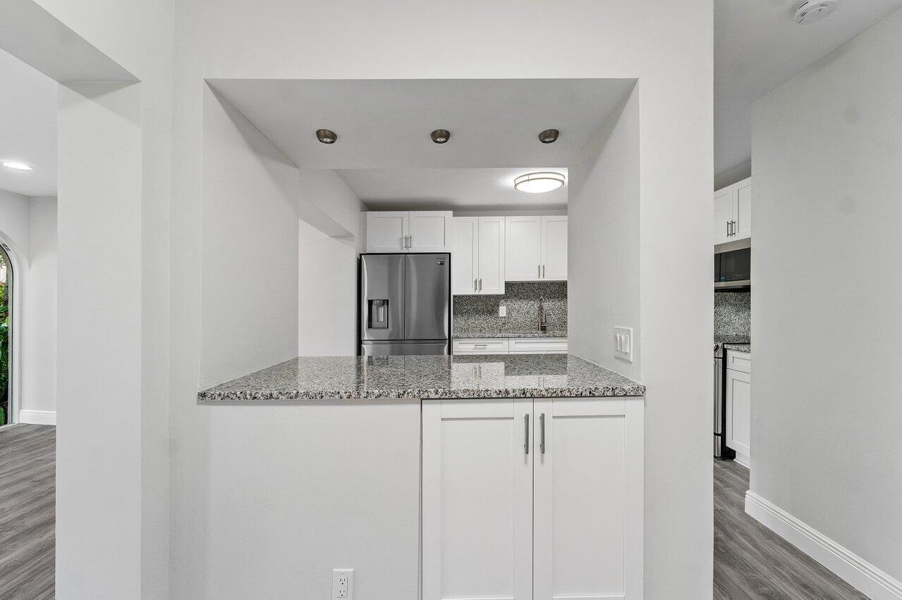 6652 Via Regina Boca Raton, FL 33433 - Photo 4 of 32 010-6652ViaRegina-BocaRaton-FL-33433-SMA