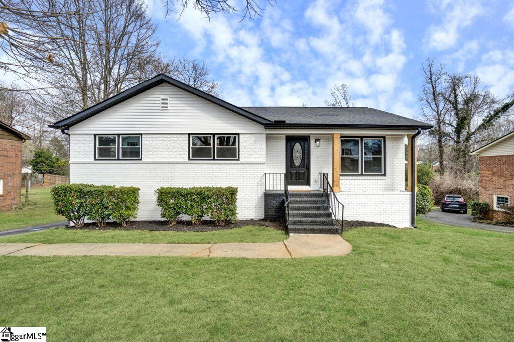 204 Quartermaster Road Spartanburg, SC 29301 - Photo 1 of 48