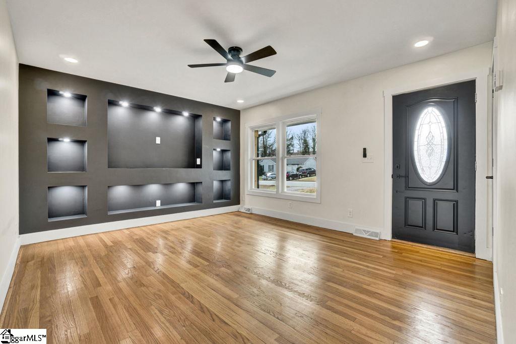 204 Quartermaster Road Spartanburg, SC 29301 - Photo 2 of 48