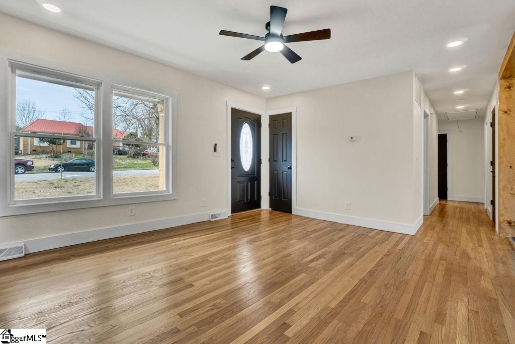 204 Quartermaster Road Spartanburg, SC 29301 - Photo 4 of 48