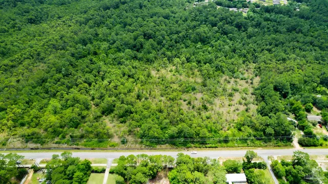 a view of yard with green space