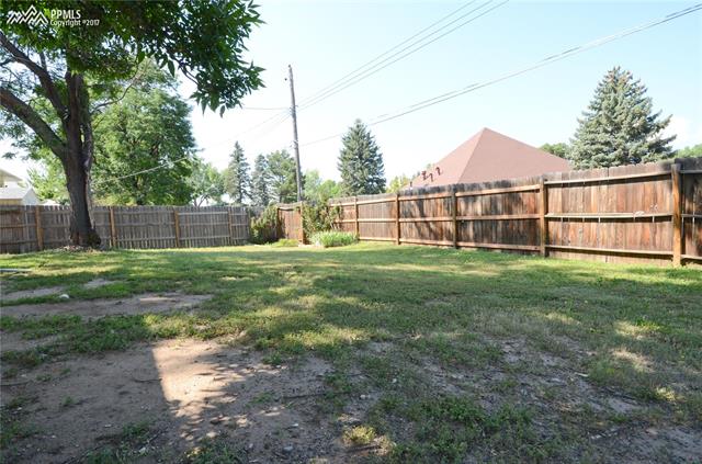 2124 North Chelton Road Colorado Springs, CO 80909 - Photo 33 of 36 Yard