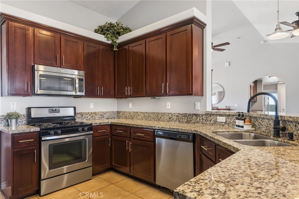 11385 Trinity Road Oak Hills, CA 92344 - Photo 11 of 38
