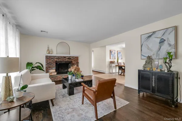 $899,000 | 17 Doxey Drive, Glen Cove, NY 11542