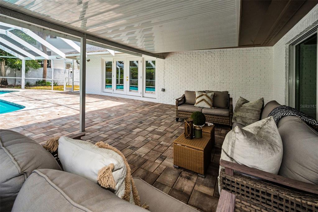 409 Barbara Lane Tampa, FL 33609 - Photo 44 of 51 a balcony with furniture