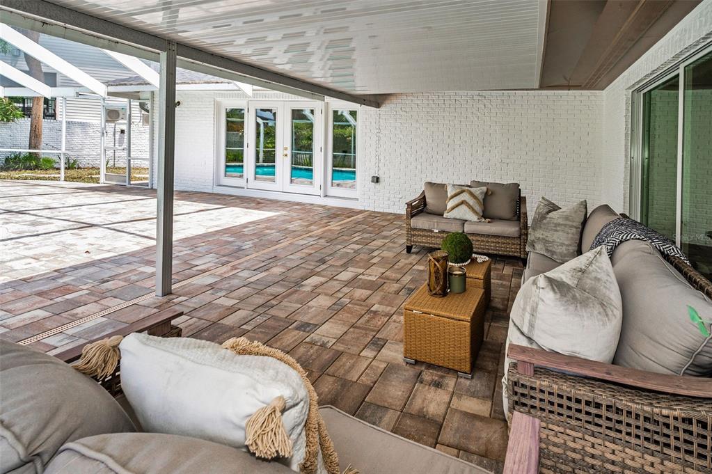 409 Barbara Lane Tampa, FL 33609 - Photo 45 of 51 a balcony with furniture