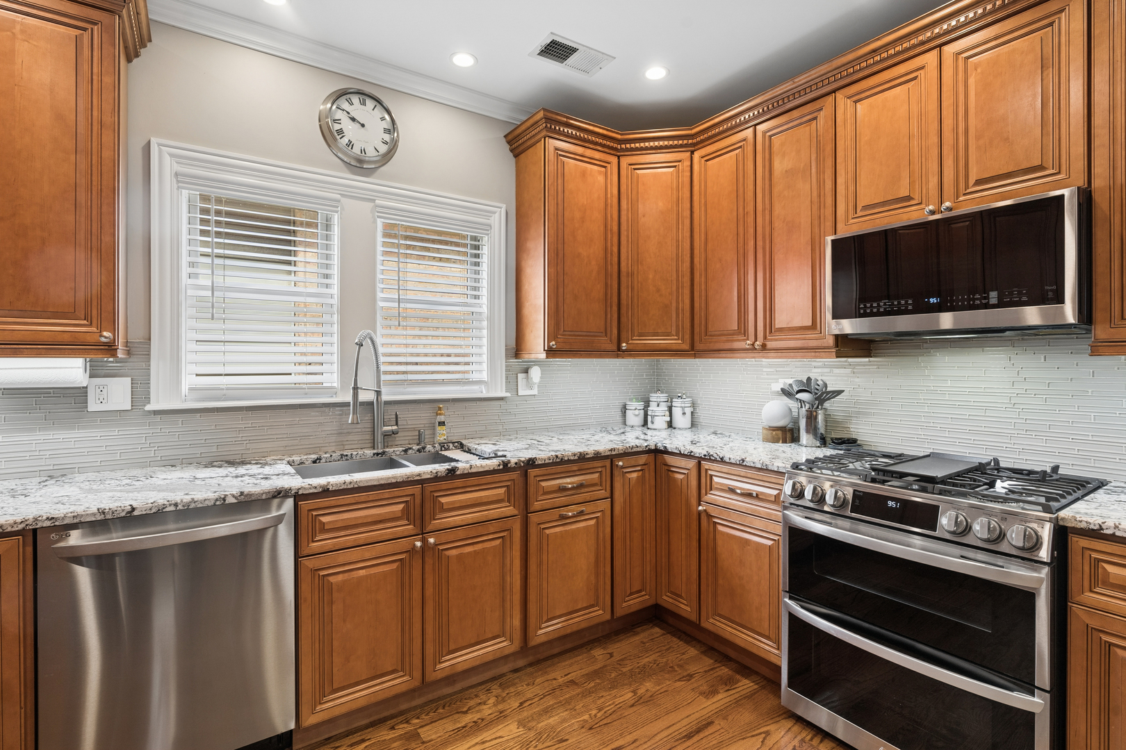 5305 West Addison Street Chicago, IL 60641 - Photo 9 of 41