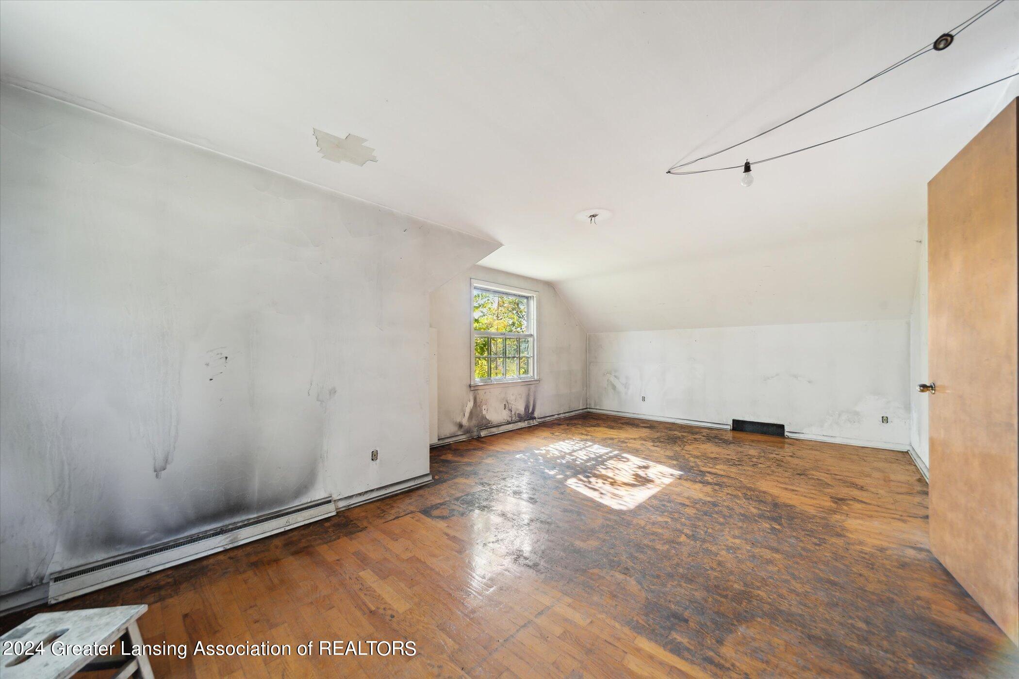 2030 Byrnes Road Lansing, MI 48906 - Photo 18 of 31 18-2030-Byrnes-Rd-Lansing-MI-48906-Windo