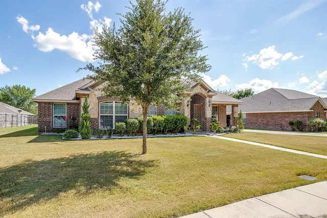 $359,900 | 110 Sheri Way, Red Oak, TX 75154