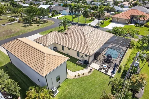 $1,200,000 | 1725 Southwest 52nd Terrace, Cape Coral, FL 33914