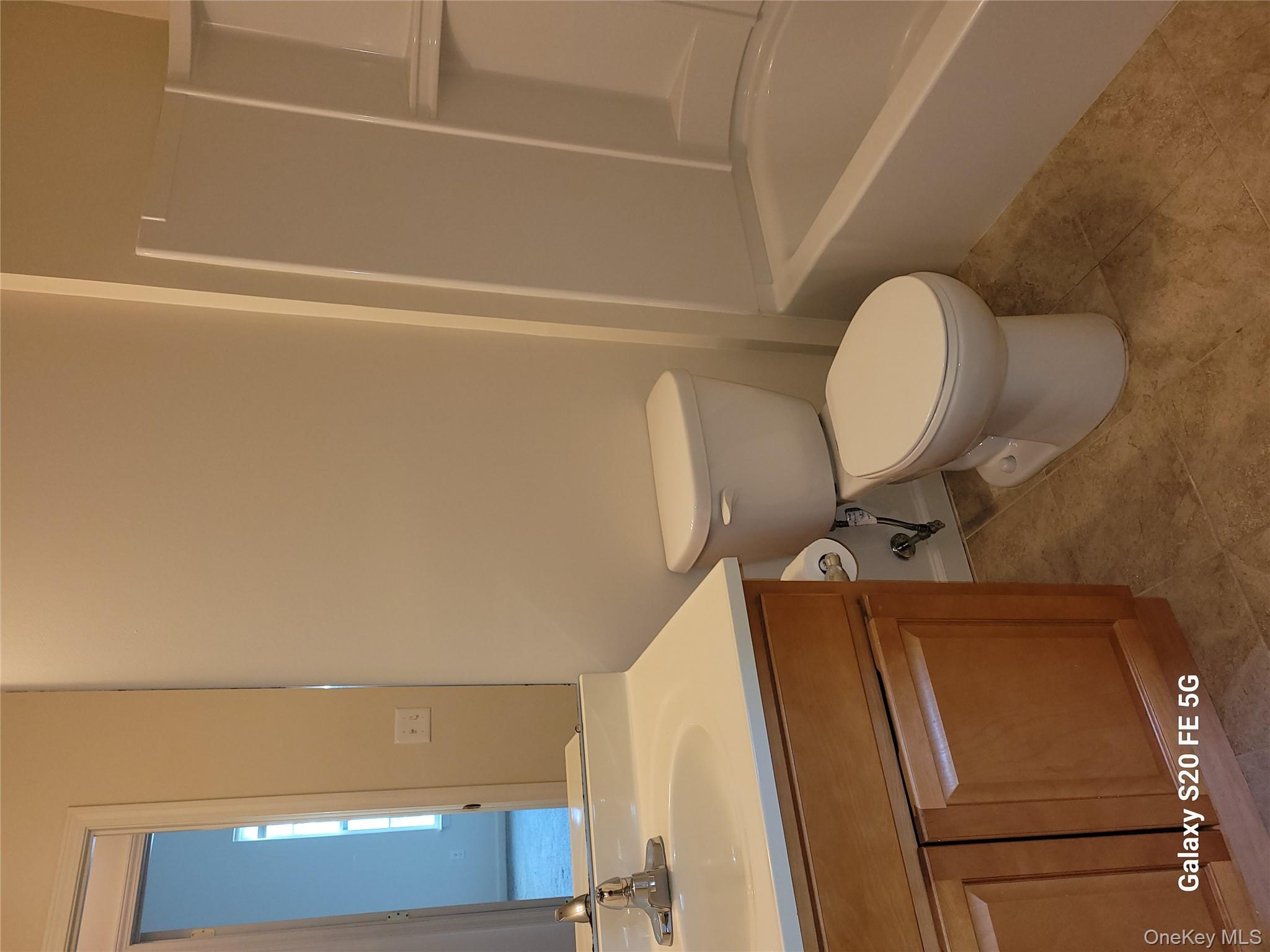 268 Ruth Court Middletown, NY 10940 - Photo 8 of 14 Hall Bathroom