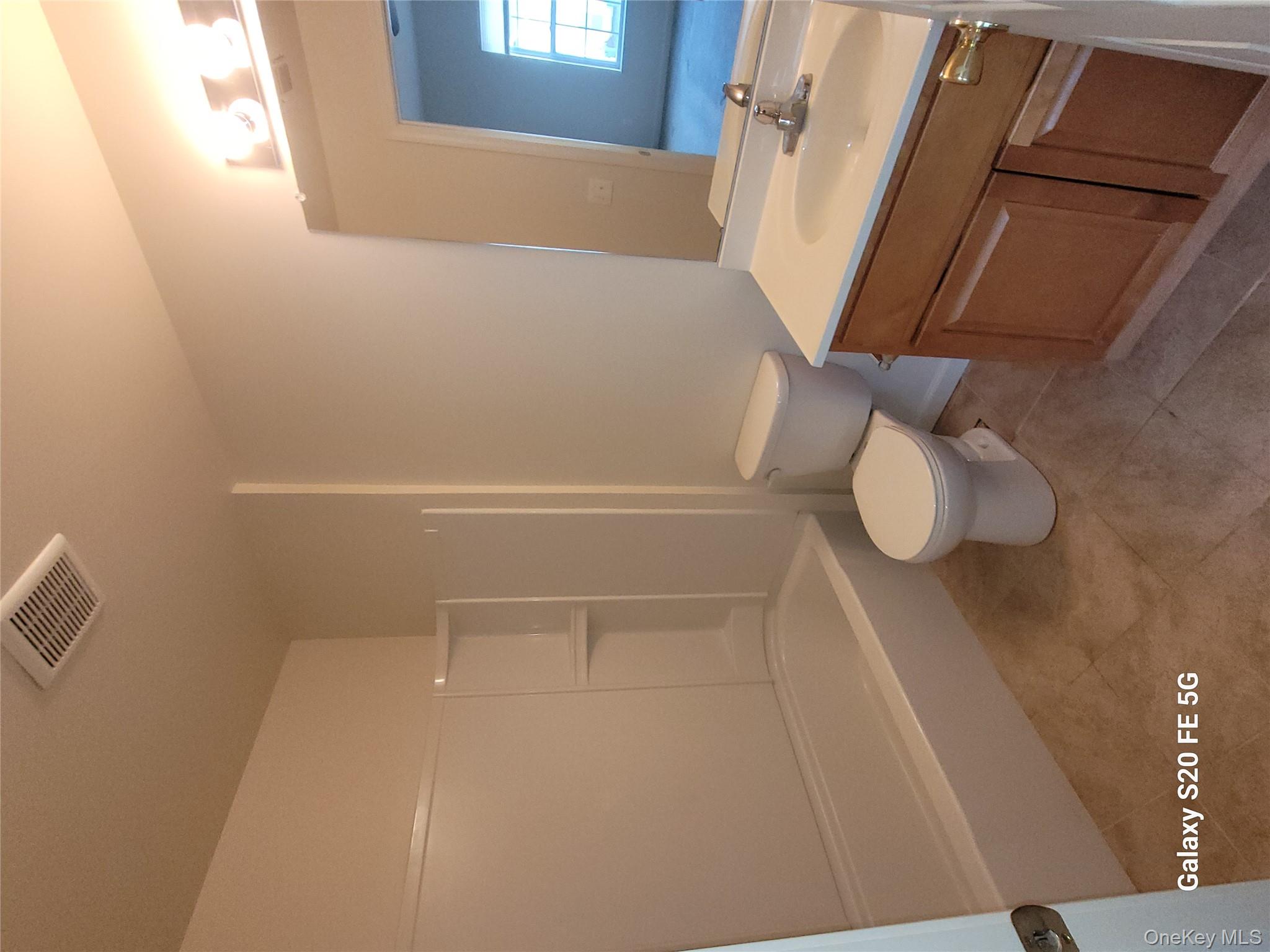 268 Ruth Court Middletown, NY 10940 - Photo 9 of 14 Primary Suite Bathroom