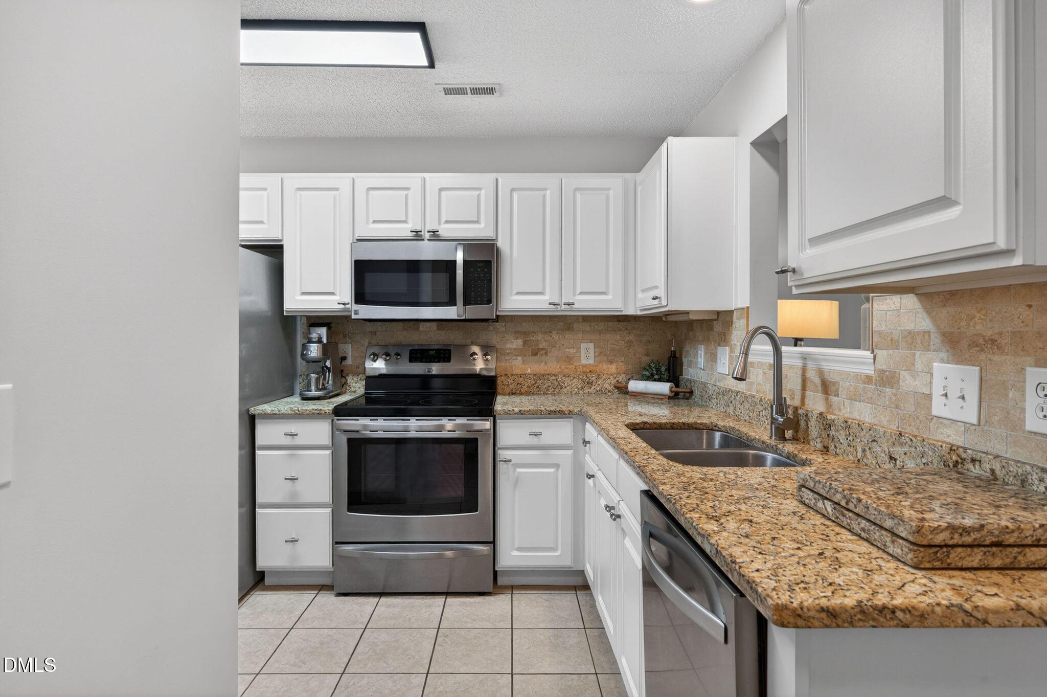 2400 Huntscroft Lane, Unit 202 Raleigh, NC 27617 - Photo 13 of 49 027-kitchen