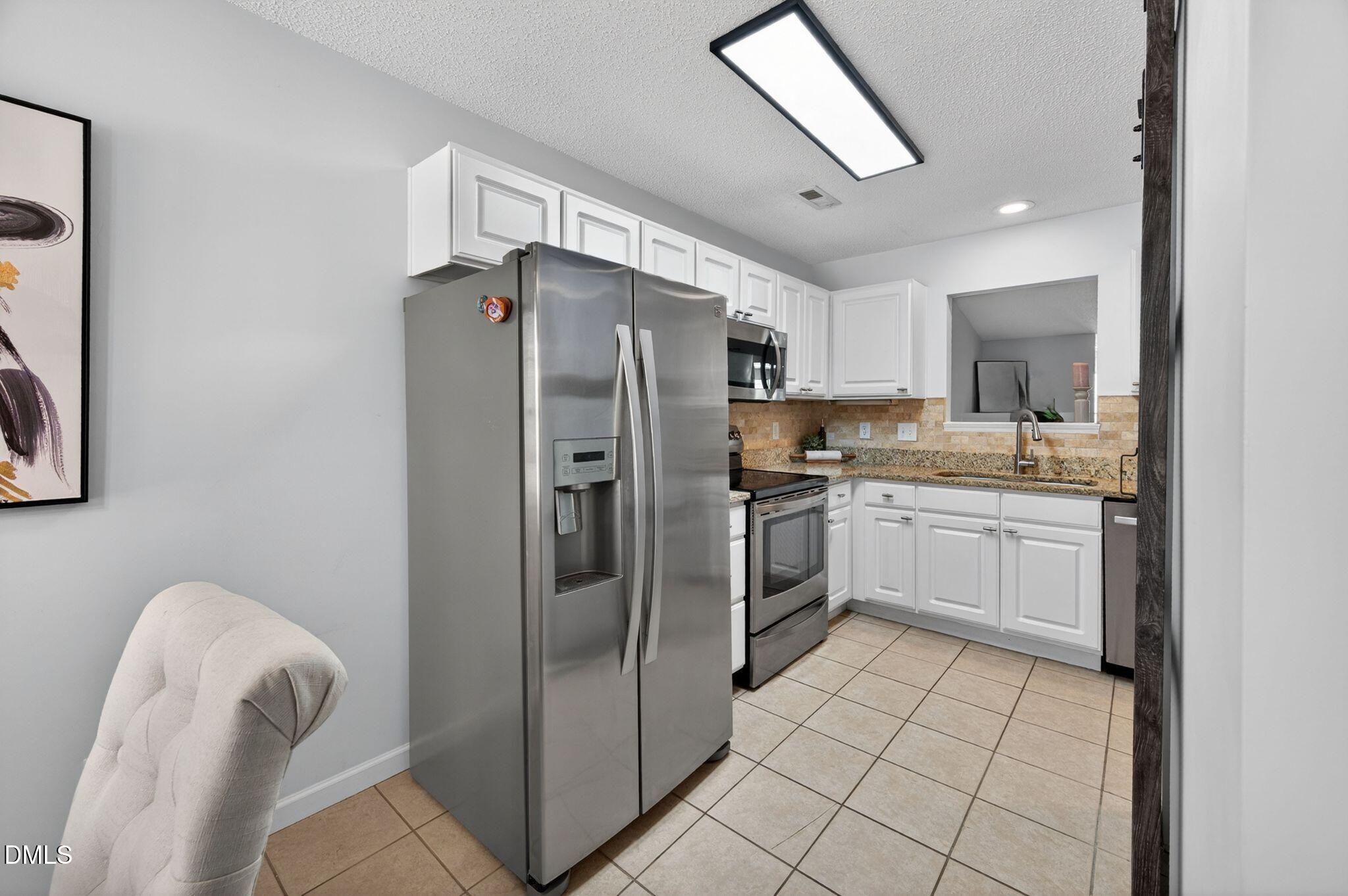2400 Huntscroft Lane, Unit 202 Raleigh, NC 27617 - Photo 15 of 49 029-kitchen