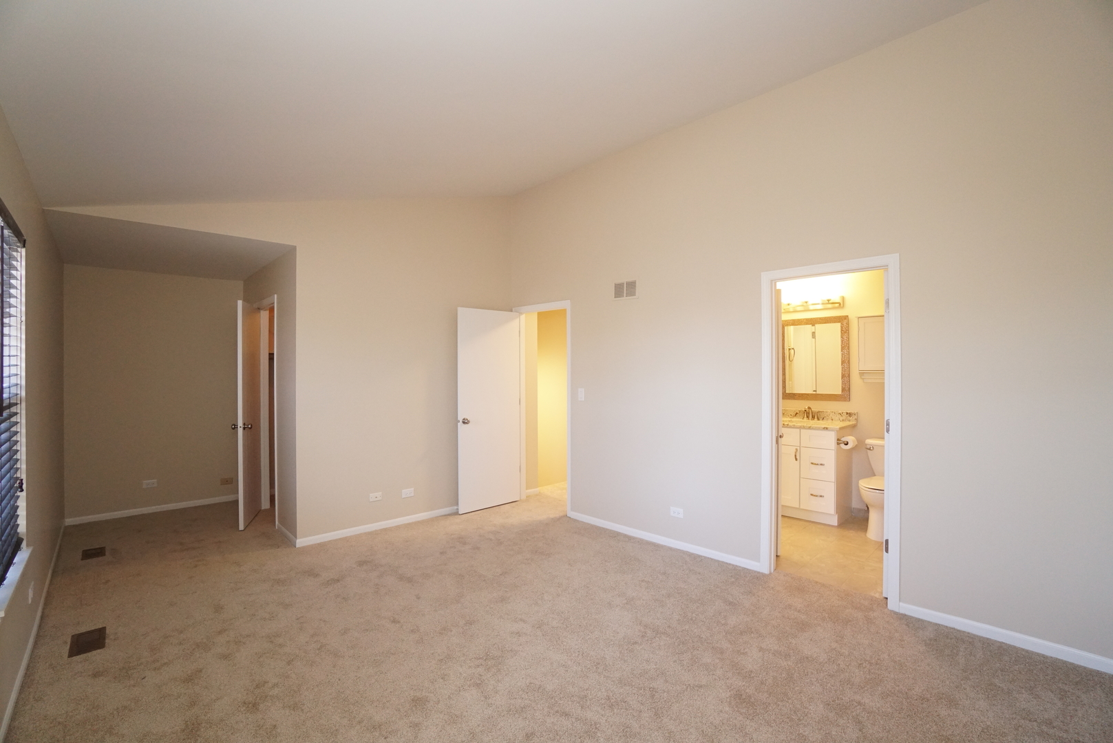 86 Bradford Lane Mundelein, IL 60060 - Photo 11 of 21 a view of an empty room