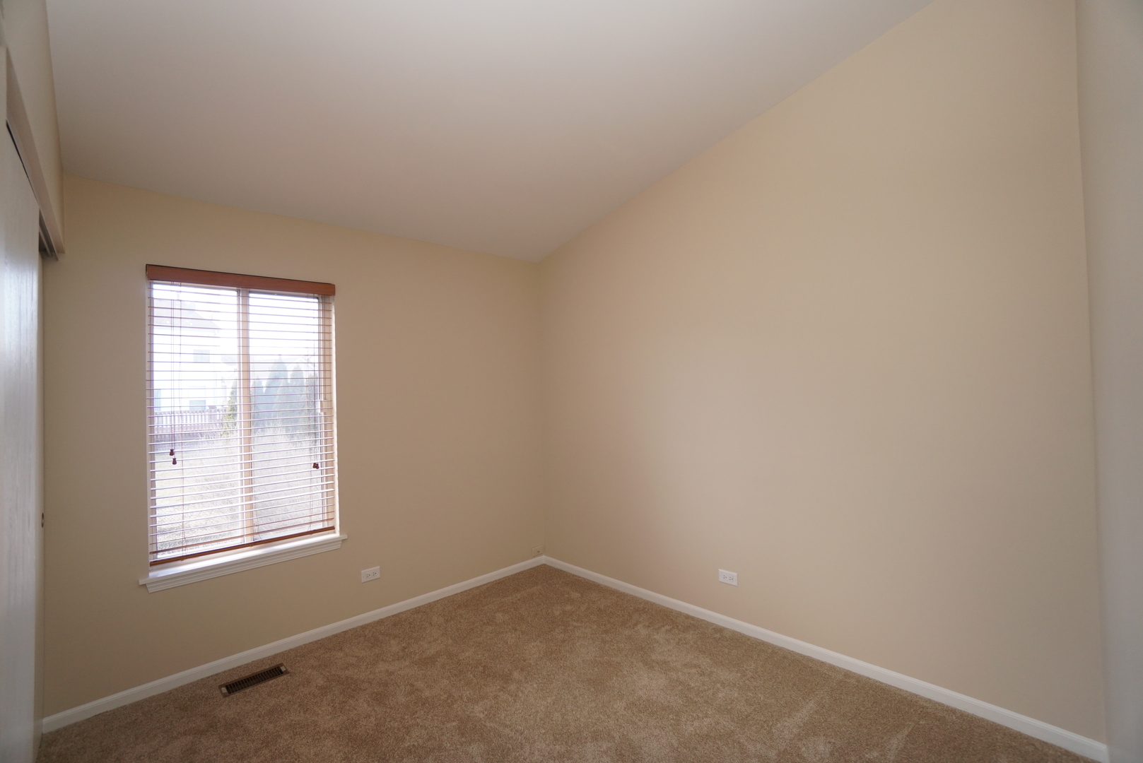 86 Bradford Lane Mundelein, IL 60060 - Photo 15 of 21 an empty room with windows