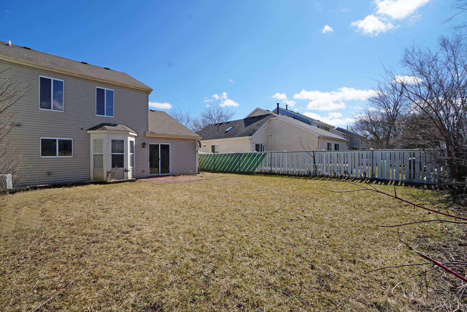 86 Bradford Lane Mundelein, IL 60060 - Photo 20 of 21 a house view with a garden space