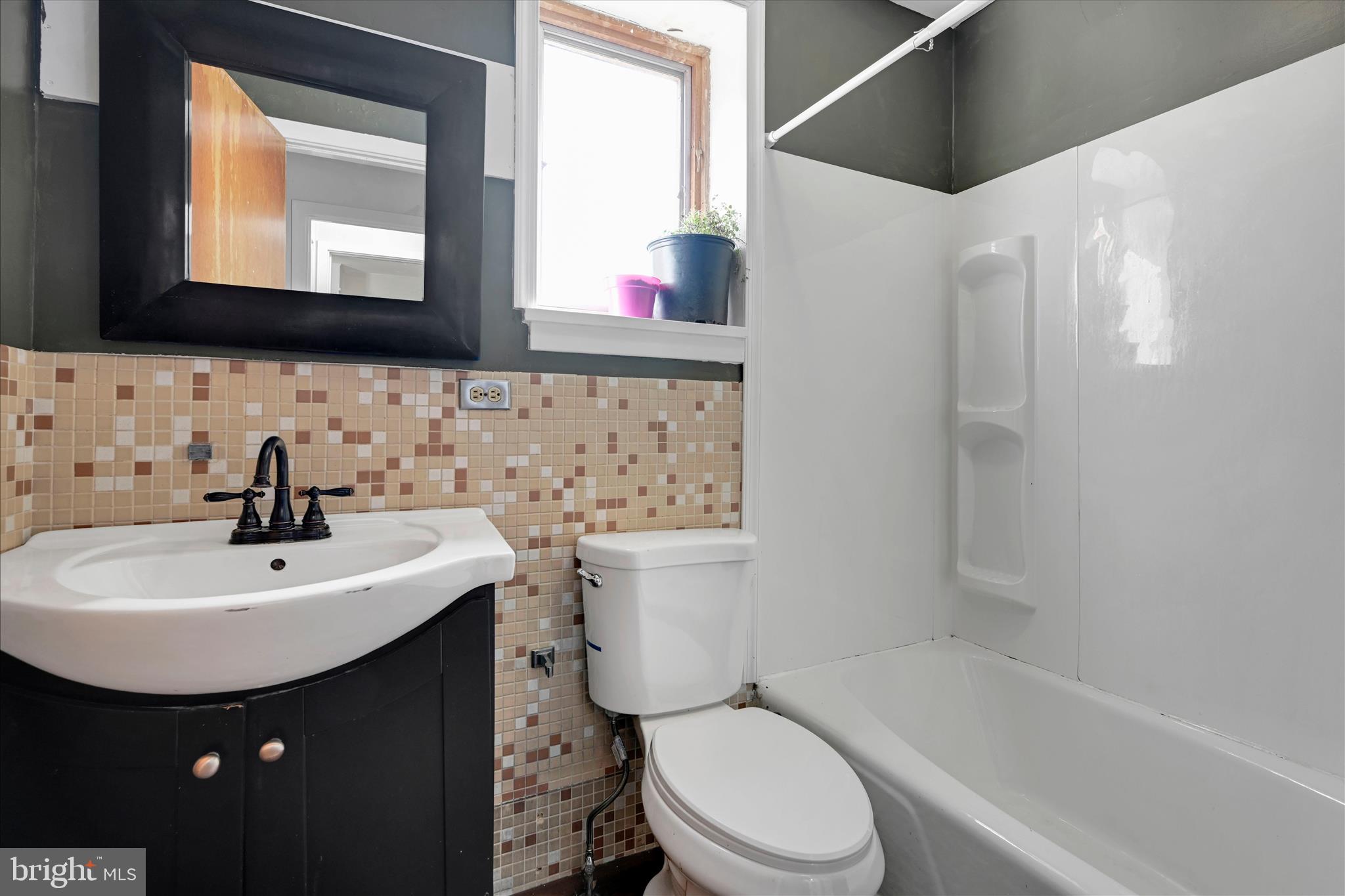 1314 Main Street Gilberton, PA 17934 - Photo 25 of 44 Powder Room