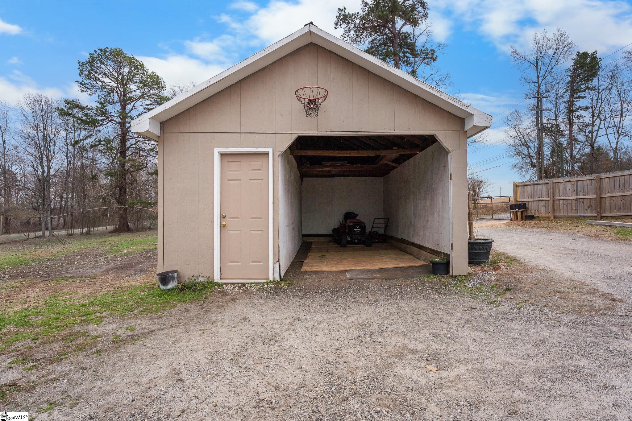 1316 Jameson Road Easley, SC 29640 - Photo 25 of 28