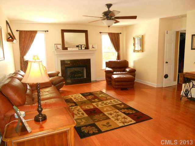 498 Maple Ridge Circle Salisbury, NC 28147 - Photo 2 of 16