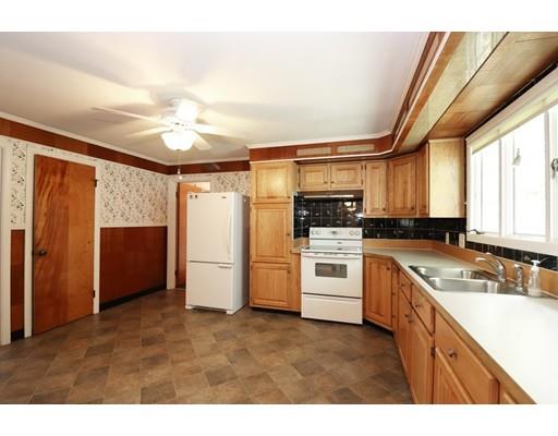 11 Magnolia Road Methuen, MA 01844 - Photo 9 of 28 Gallery Image 9
