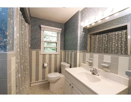11 Magnolia Road Methuen, MA 01844 - Photo 10 of 28 Gallery Image 10