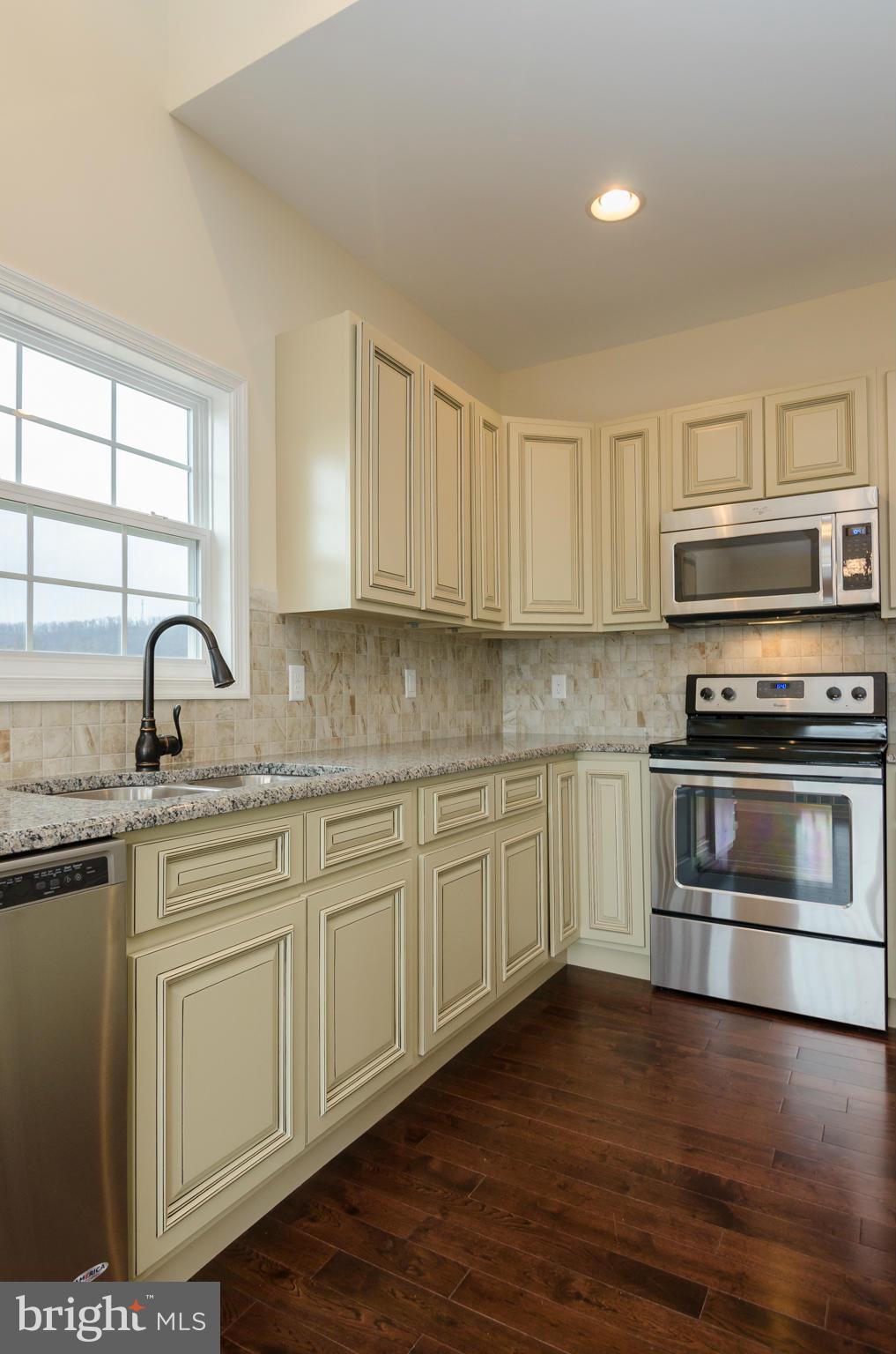 11075 Ridge Crest Drive Waynesboro, PA 17268 - Photo 8 of 24 Kitchen