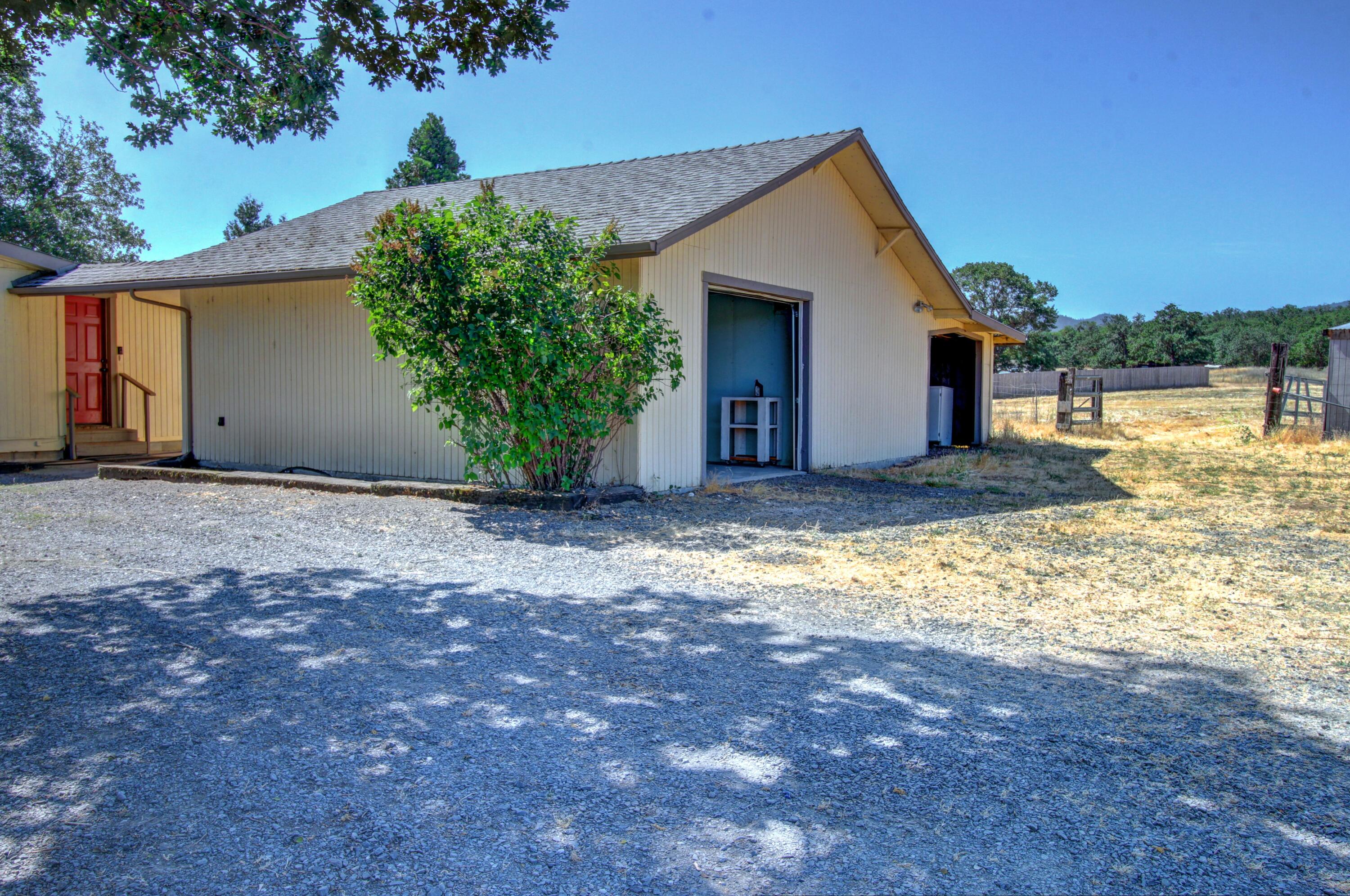 7737 Gold Ray Road Central Point, OR 97502 - Photo 25 of 38 25