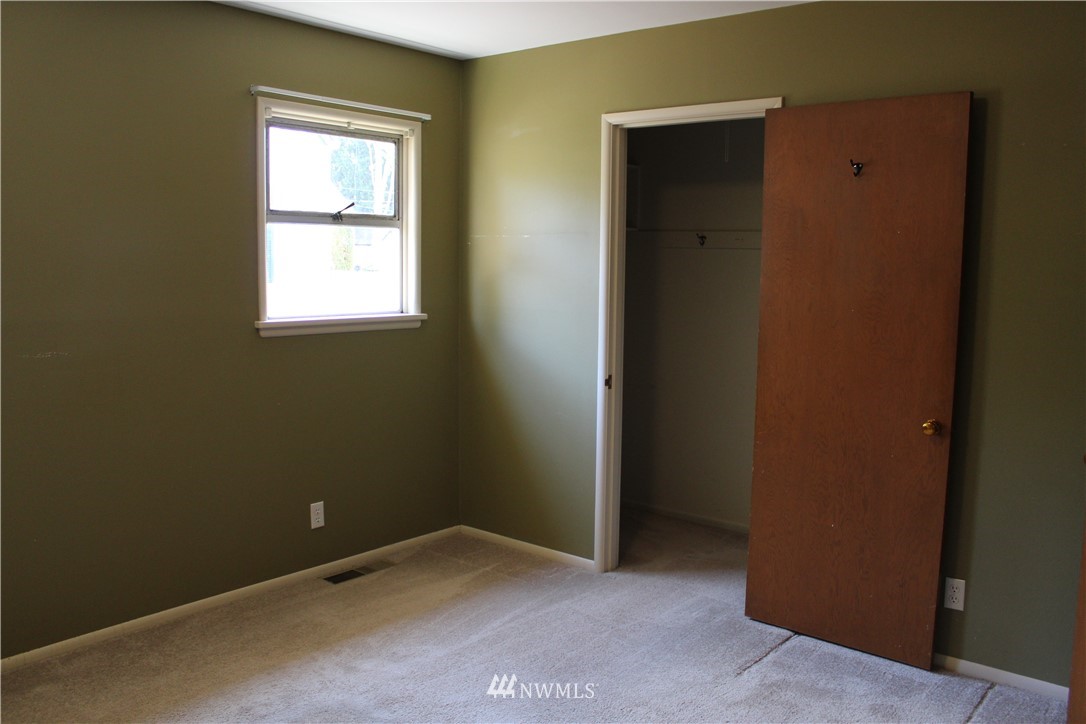 216 Garden Avenue North Renton, WA 98057 - Photo 8 of 38 an empty room with windows