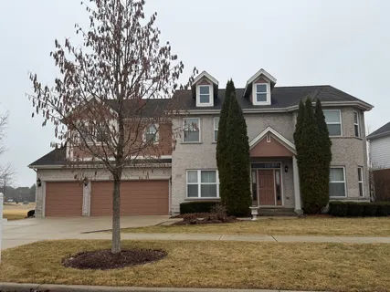 $900,000 | 2102 North Beaver Creek Drive, Vernon Hills, IL 60061