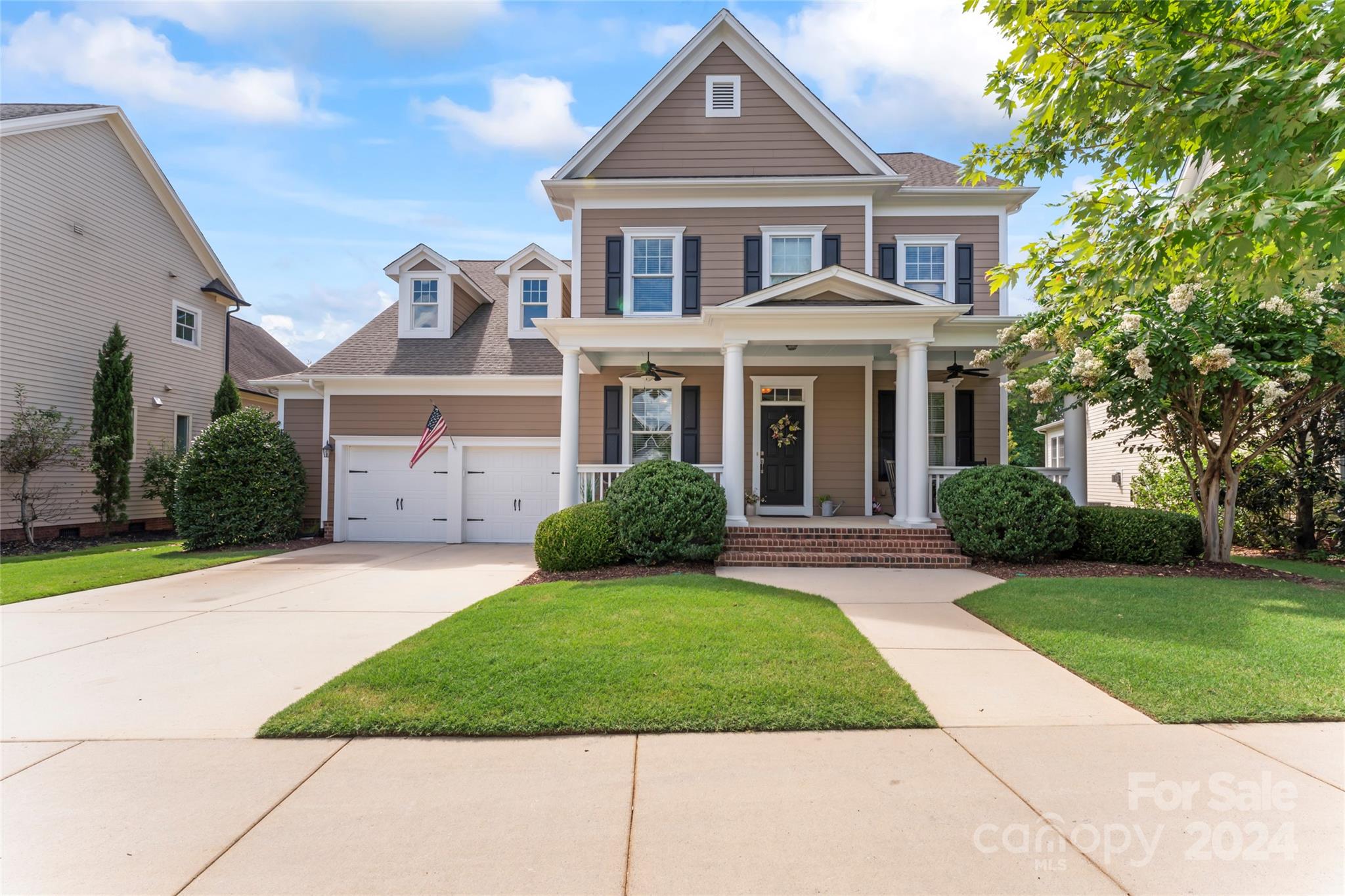 6059 Daphne Circle Fort Mill, SC 29708 - Photo 2 of 48 front view of a house and a yard