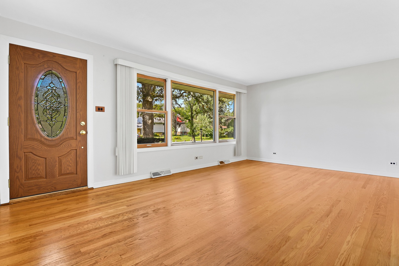 3829 Rugen Road Glenview, IL 60025 - Photo 2 of 13