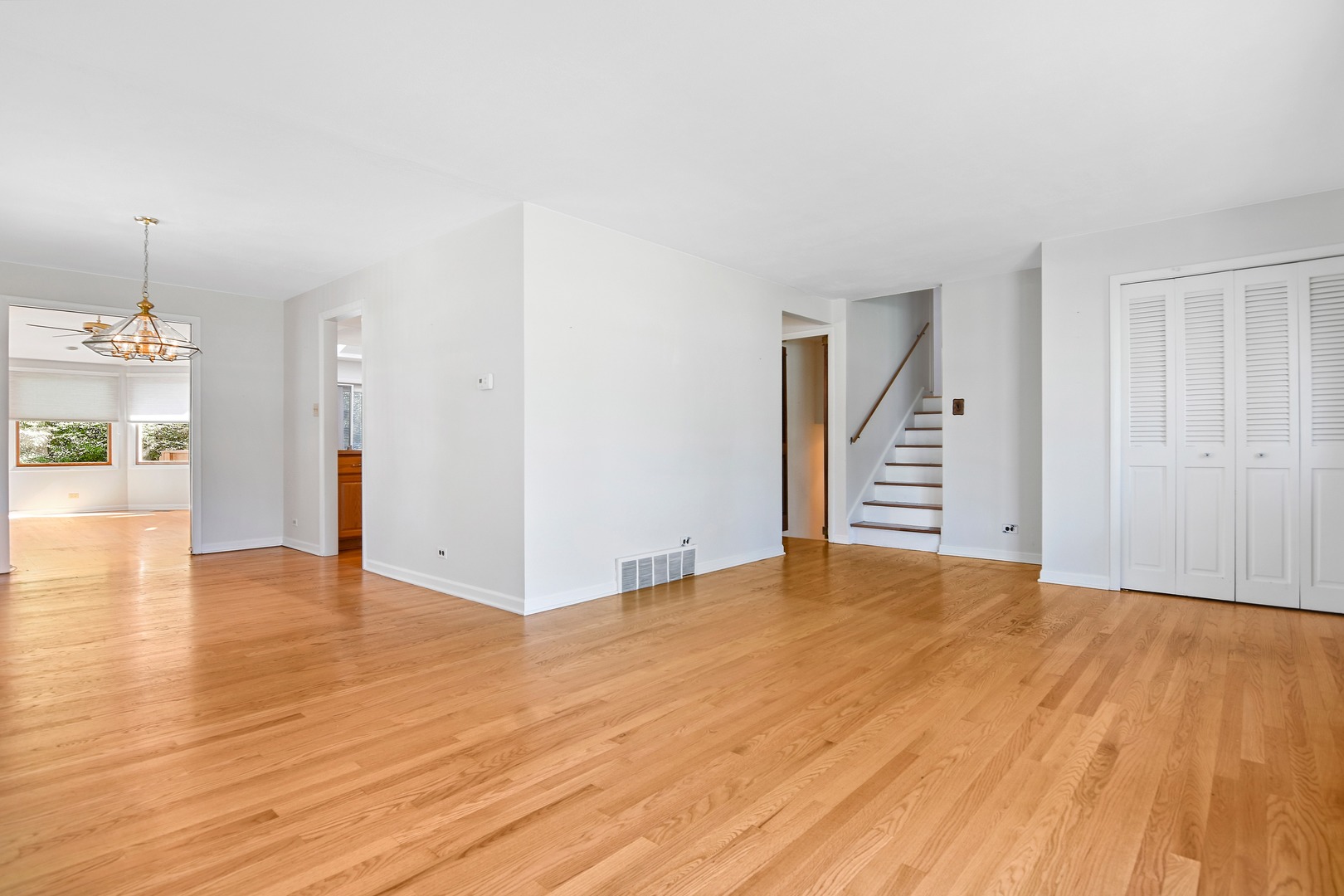 3829 Rugen Road Glenview, IL 60025 - Photo 3 of 13