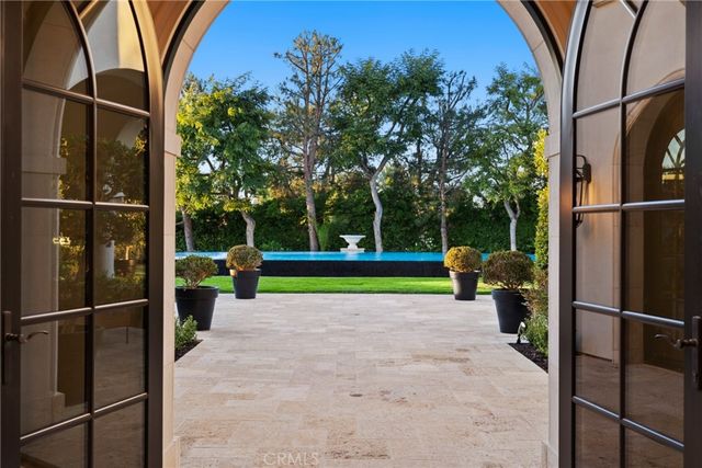 a view of a house with backyard tub and tree