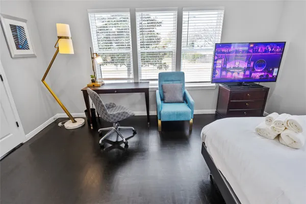 $3,000 | 2824 Blodgett Street, Houston, TX 77004