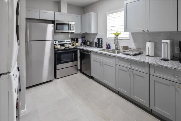$3,000 | 2824 Blodgett Street, Houston, TX 77004