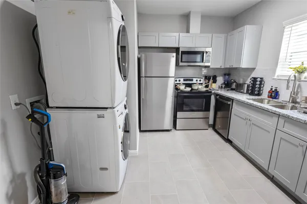 $3,000 | 2824 Blodgett Street, Houston, TX 77004