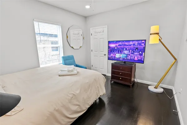 $3,000 | 2824 Blodgett Street, Houston, TX 77004