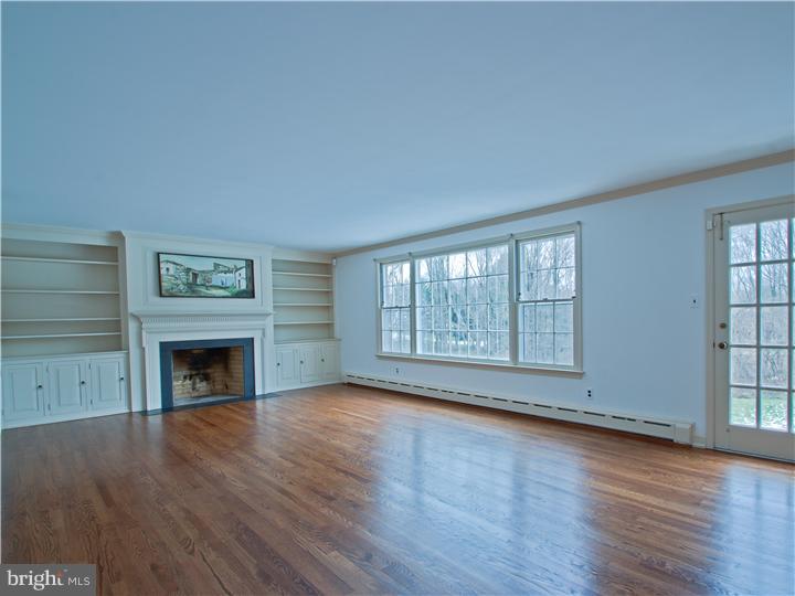 885 Pebble Hill Road Doylestown, PA 18901 - Photo 4 of 19 Living Room